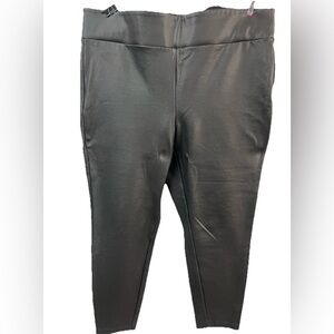 Torrid Black Pixie Pants sz 3 Pull On Cropped